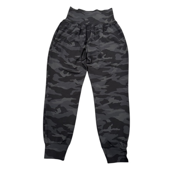 Athleta Pants - Athleta Salutation Camo Jogger Stretchy Pockets Black Gray NWT Size XS Petite